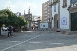 九游体育登陆入口-记者：因昨日数百人守灵哀悼太过沉重，若塔家属希望葬礼私密进行