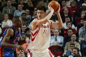 九游体育登陆入口-中国新闻周刊：08奥运前篮协高层曾赴美 恳请火箭照顾好姚明身体