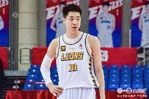 九游体育官方网站-内外开花！朱俊龙8中6贡献14分7板2断 三分4中2